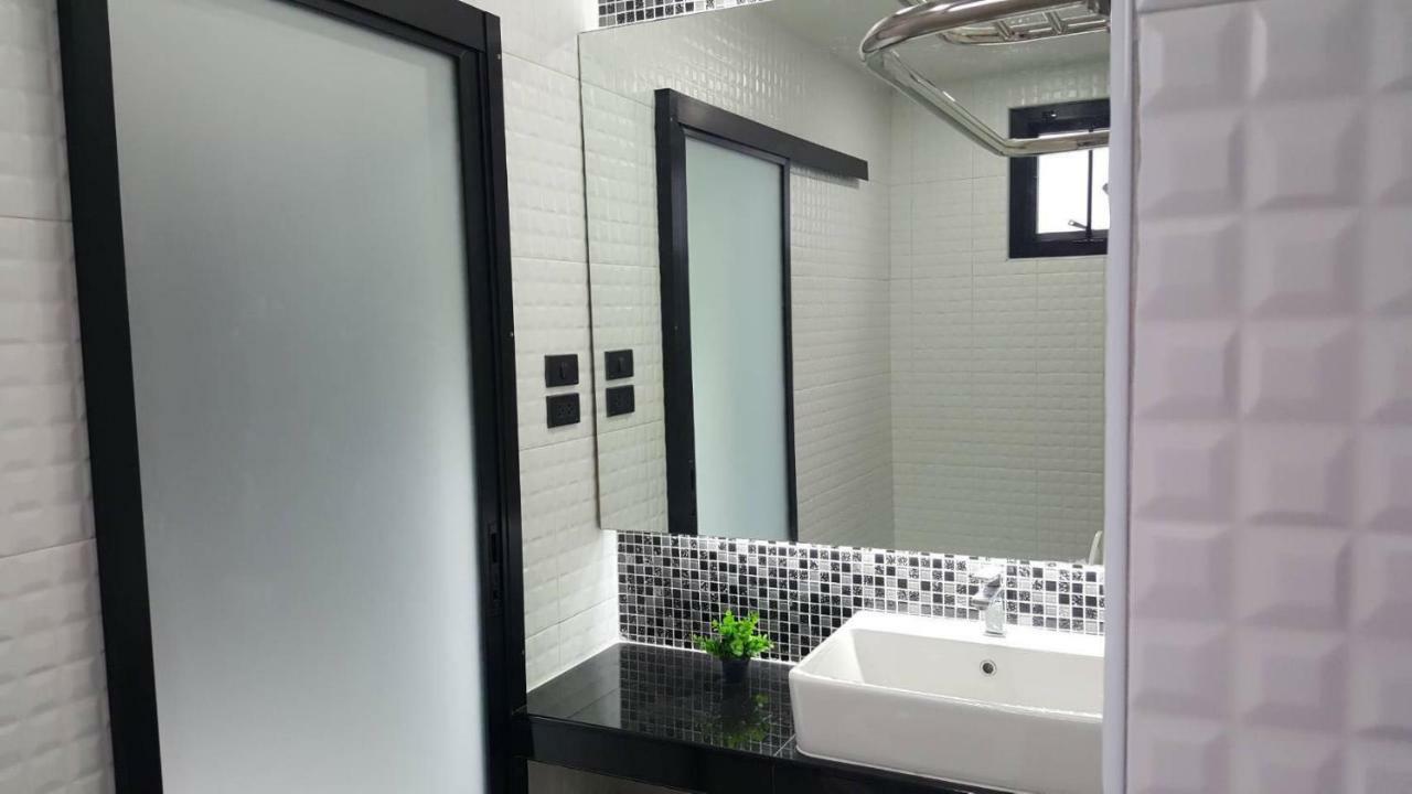 Aparthotel Dd Modern House à Surat Thani Extérieur photo